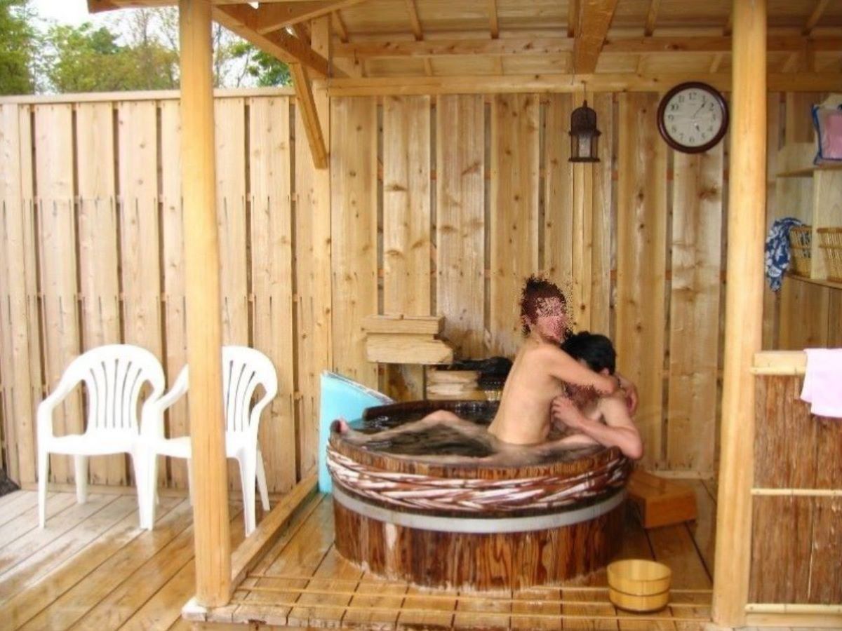 【露天風呂SEX】冬場は温泉でいちゃいちゃ…自然を感じる露天風呂セックスが最高ｗｗｗｗ その1