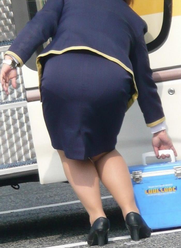 200113 207 - 美人だらけのバスガイドさんたちによるタイトスカートでパツパツのお尻集