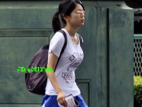 これが思春期の膨らみ おっぱいには夢が詰まってるなぁ 揉みたくなる女子高生の着衣おっぱい画像
